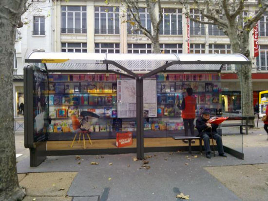 Habillage abris bus à Chambéry et Grenoble pour JC Decaux