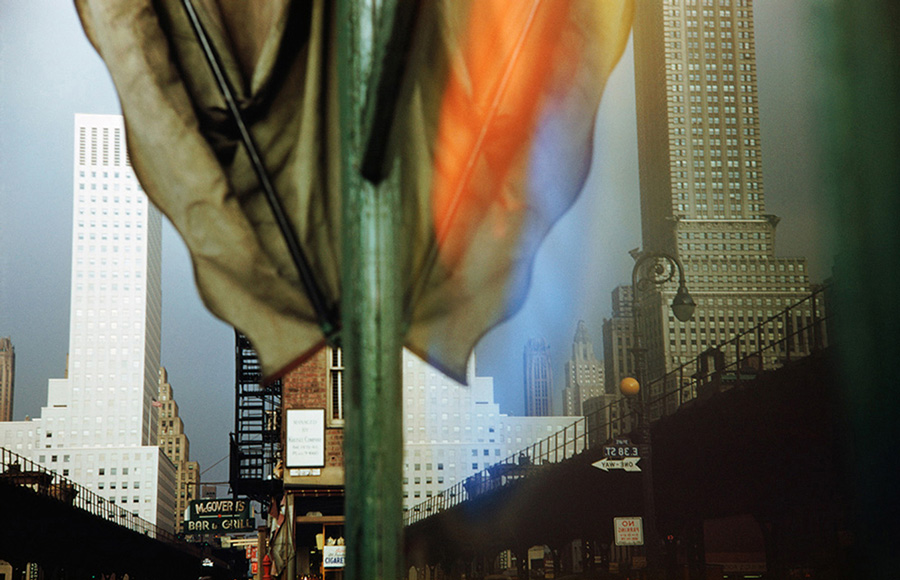 « Third Avenue Reflection », New York City, USA 1952 - © Ernst Haas Estate/ Les Douches La Galerie