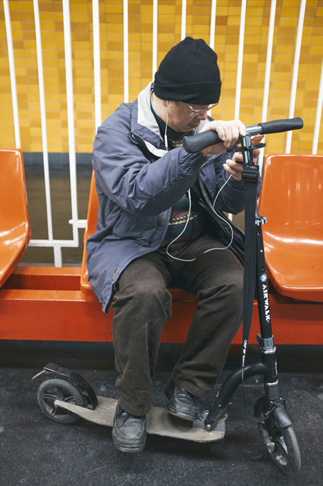 Lexposition Paris Metro Phubbers Du Photographe Jak Hao Au